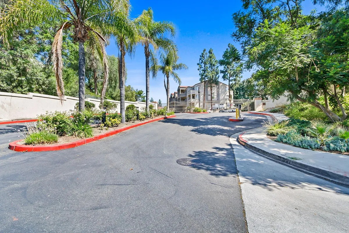 Building Photo - 1020 La Terraza Cir #306
