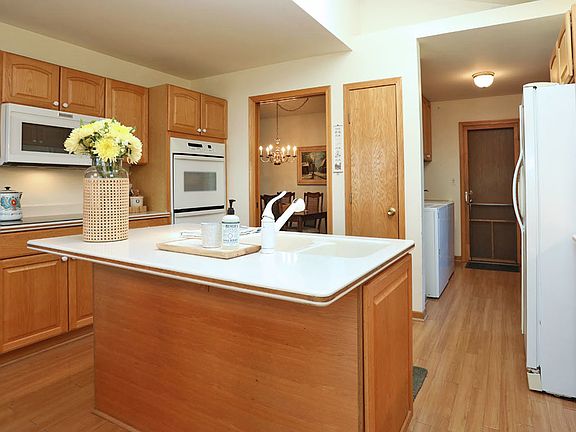 5th image of 1347 Cumberland Cir W