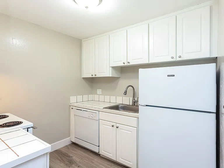 1400 Creekside Apartments CDM — Photo 22