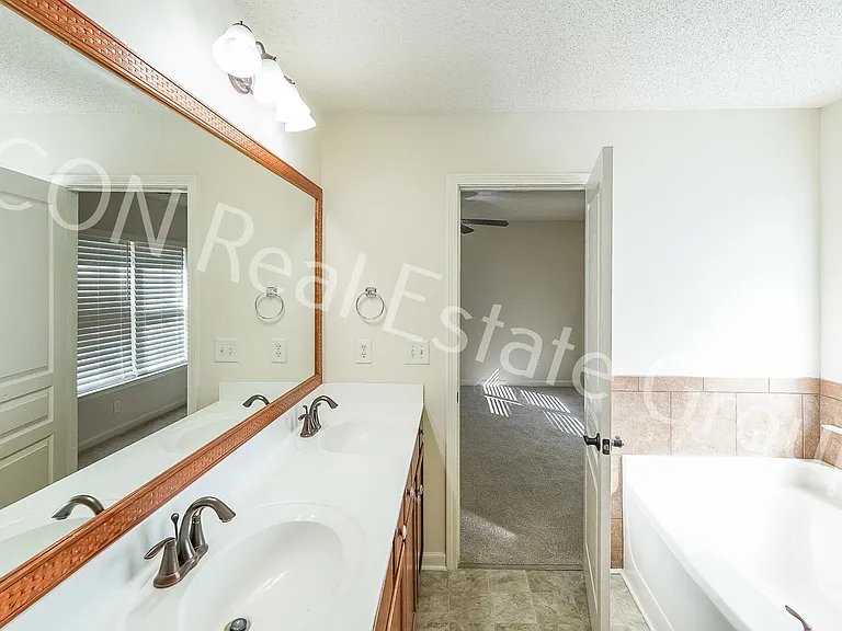 467 Colonial Walk — Photo 27