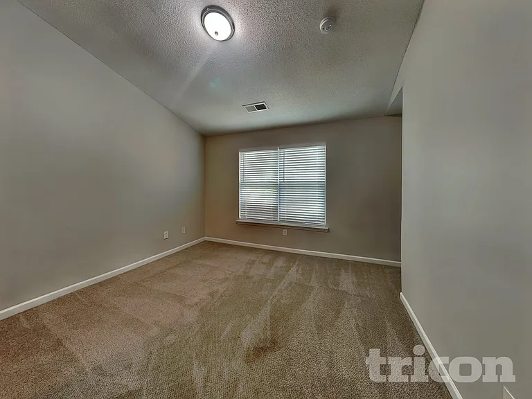 205 Lossie Ln — Photo 6