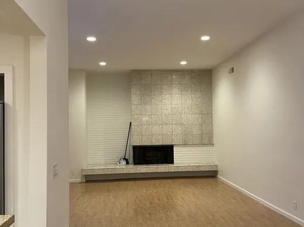 9930 Durant Dr APT 4, Beverly Hills, CA 90212