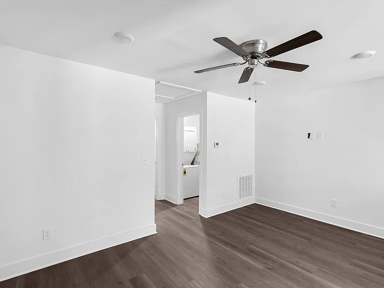 Clairview Apartments — Photo 22