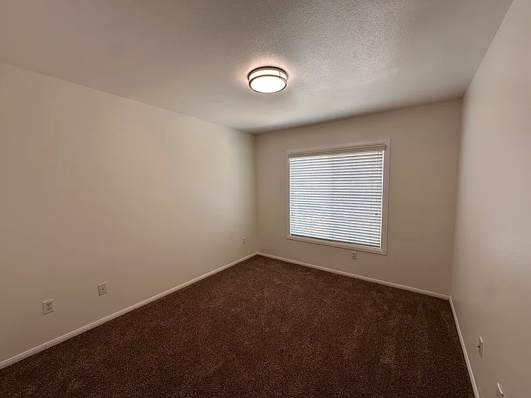 3987 Kenmore Ave — Photo 12