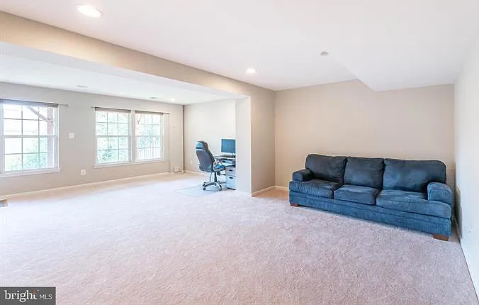 10246 Whitworth Ln — Photo 7