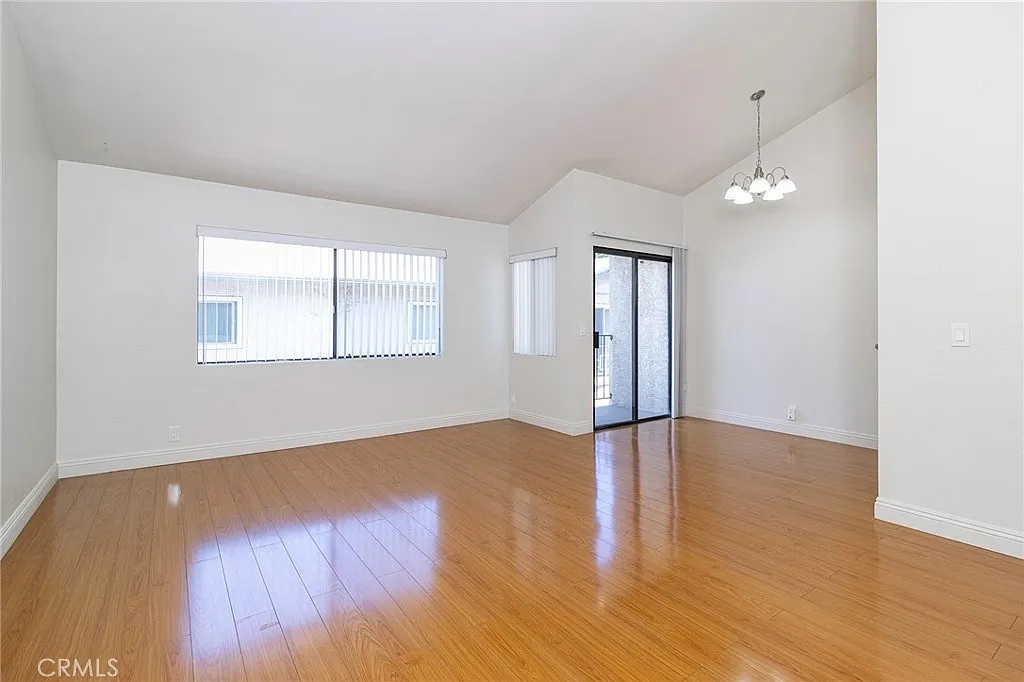 2 bed, 900 sqft, $2,875 — Photo 2