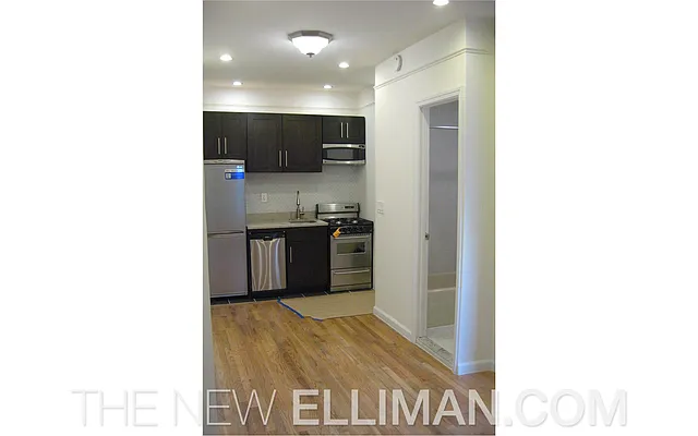 Rented by Douglas Elliman | media 33