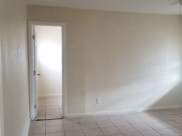 702 Adams Ave — Photo 6