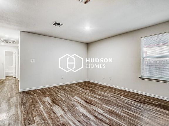4th image of 925 Grape St