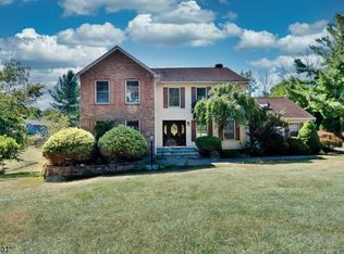 1 Lower Overlook Rd, Gillette, NJ 07933