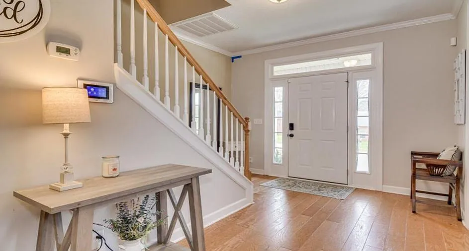 3 bed, 2192 sqft, $2,200 — Photo 3