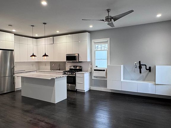 3rd image of 10-22 47th Ave #1