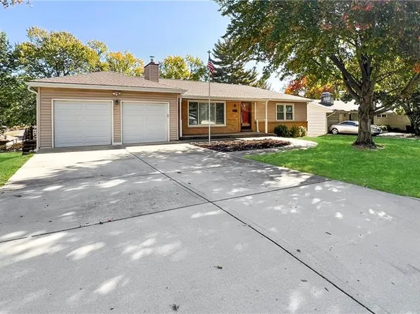 10219 Tracy Ave, Kansas City, MO 64131