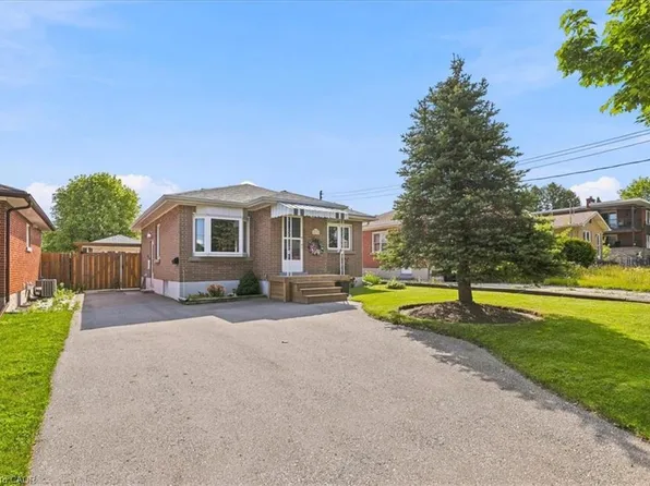 472 Highland Rd E, Kitchener, ON N2M 3W7
