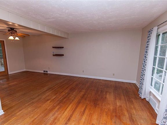 5th image of 516 Edgewood Dr