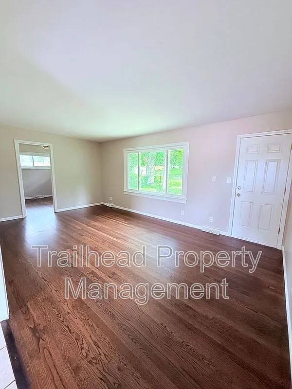 4 bed, 2.0 bath, 1107 sqft, $2,199 — Photo 4