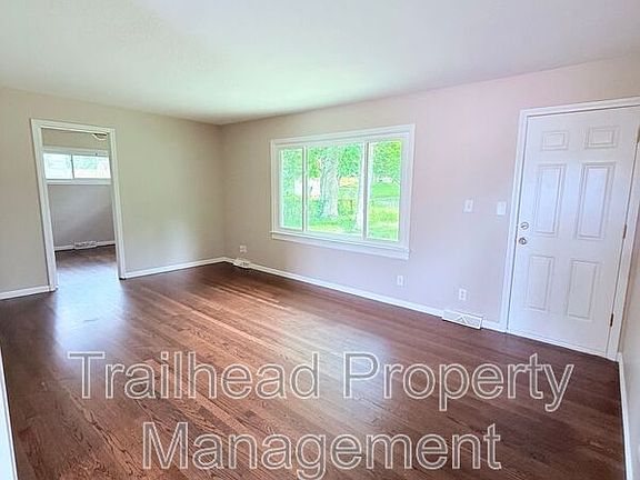 3rd image of 208 SW McClendon Dr