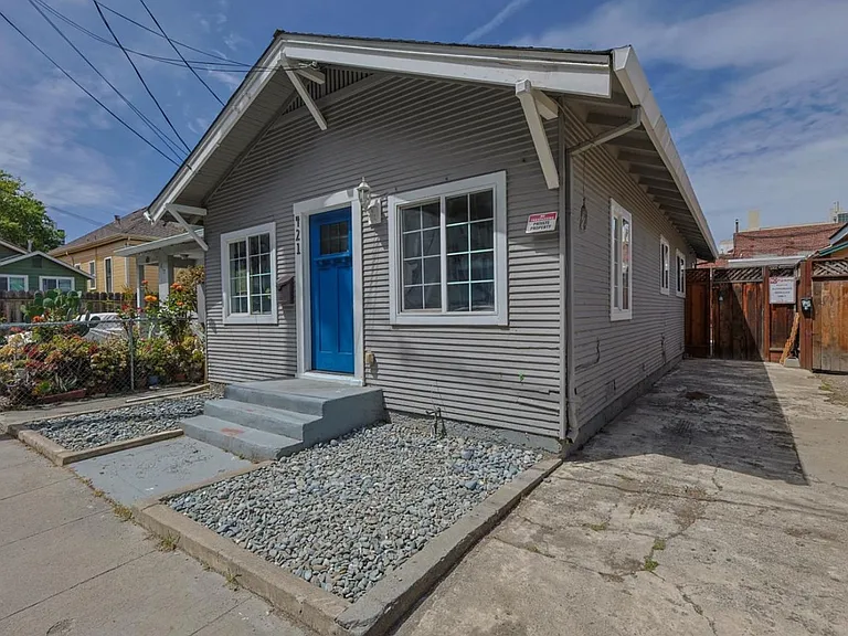 421 Elizabeth St — Photo 2