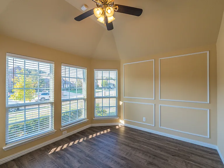 918 Witherby Ln — Photo 4