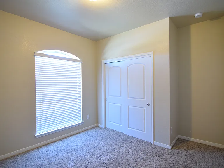 8025 Redbrush — Photo 9