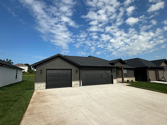 2nd image of 863 S Silverwood Ln