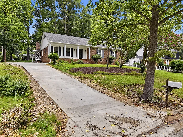 207 Leland Dr — Photo 30