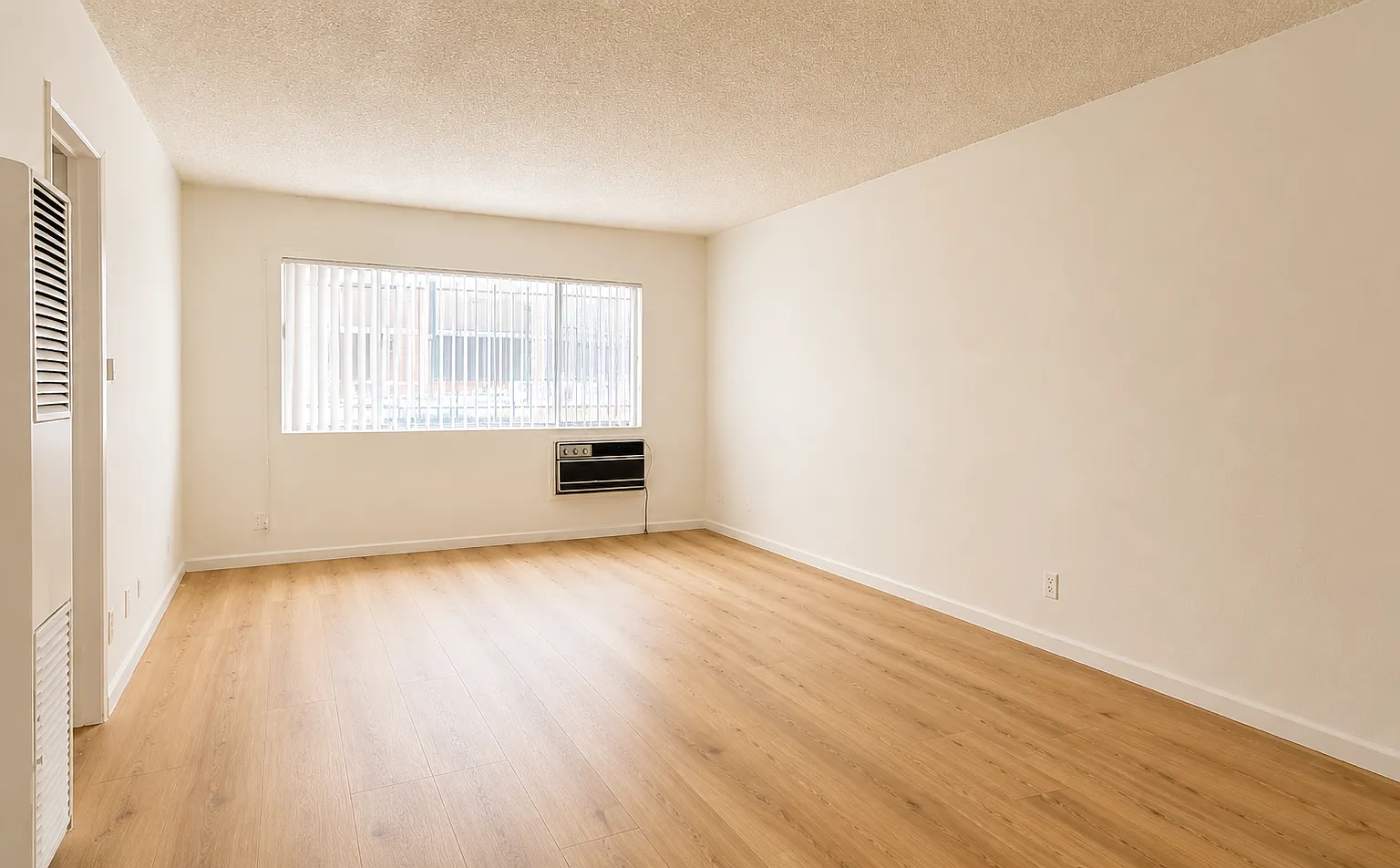 Studio, 195 sqft, $1,345 — Photo 3