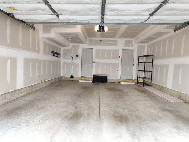 1335 Parish Ave — Photo 21