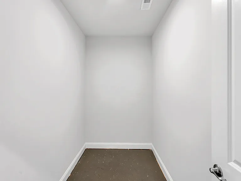160 Seneca Pl — Photo 30