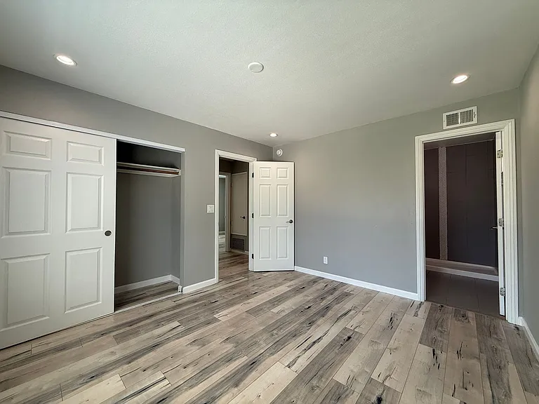 1268 Flickinger Ave — Photo 10