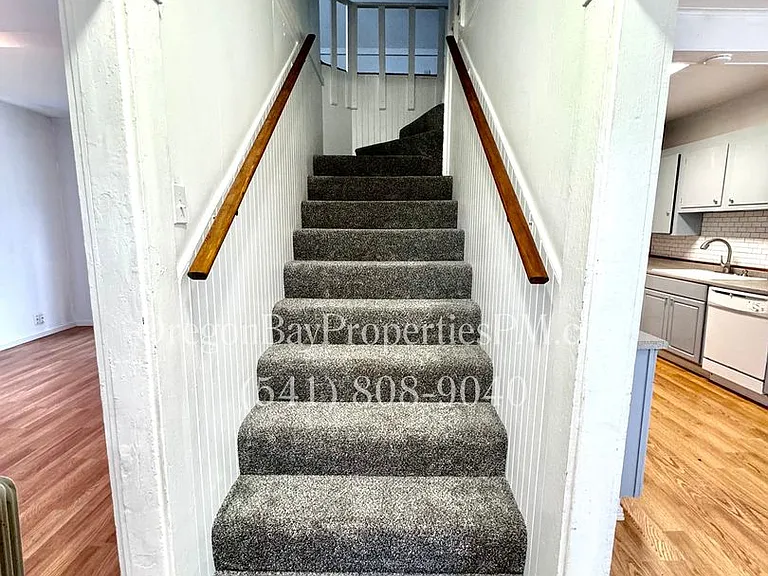 1596 McPherson St — Photo 8