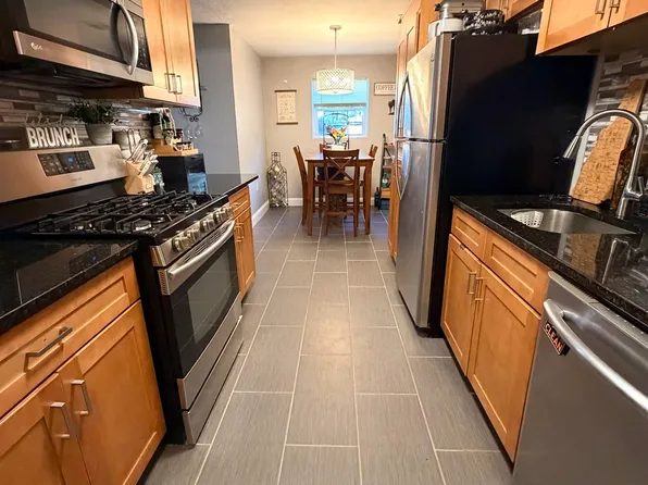 1 Louisburg Sq APT 1, Nashua, NH 03060