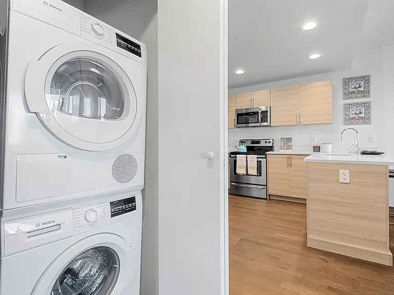 2032 1/2 Hudson St #527 — Photo 3