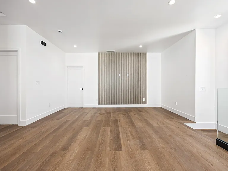 212 W 64th St #D — Photo 19