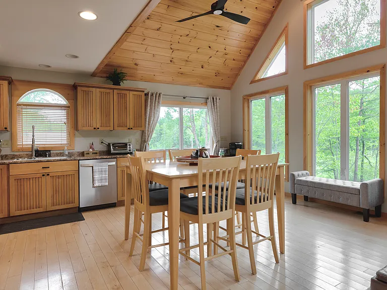 90 Lake Shore Dr — Photo 4