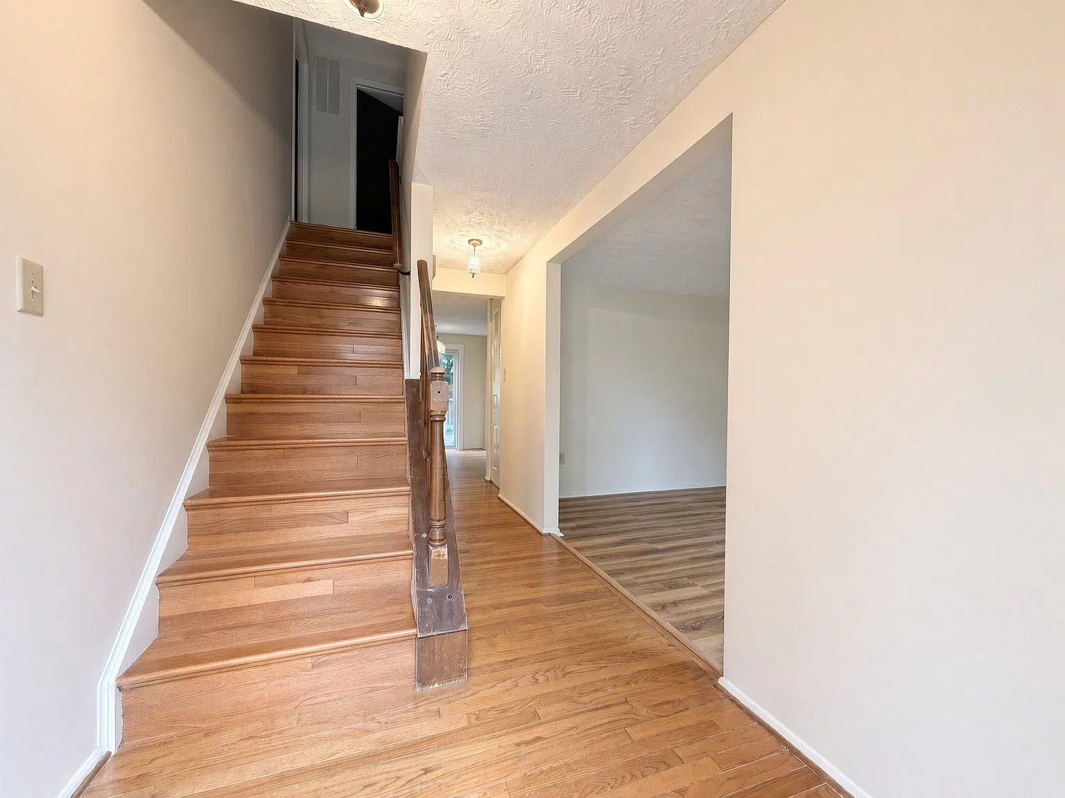 4 bed, 2.5 bath, 2016 sqft, $3,300 — Photo 3