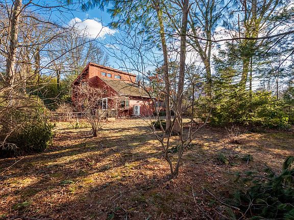 4th image of 17 Chapman Ln