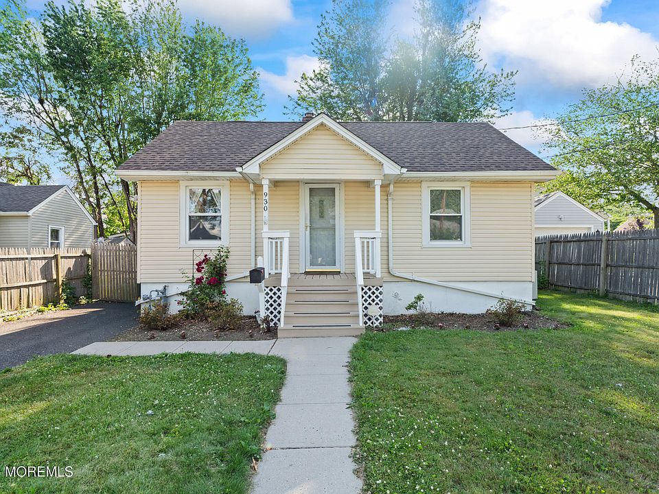 1st image of 930 Woodmere Drive