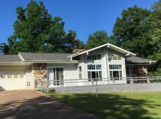 60 Flathead Dr, Cherokee Village, AR 72529