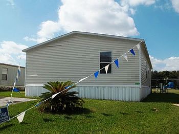 Very nice, newer mobile home.