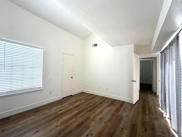 9809 Richmond Ave #E5 — Photo 8