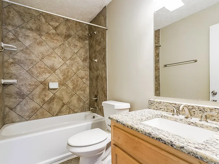 1902 Champlain Dr — Photo 16