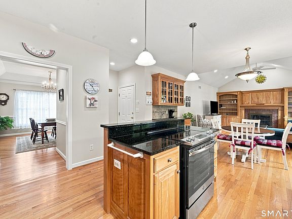 3rd image of 4 Charles Court #4