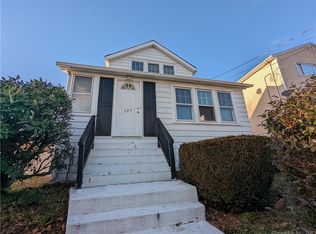 127 Hillcrest Rd, Bridgeport, CT 06606
