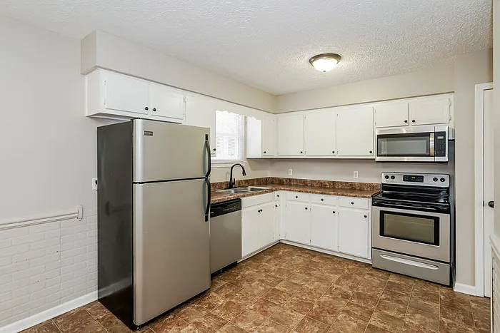 3652 Chesapeake Dr — Photo 7