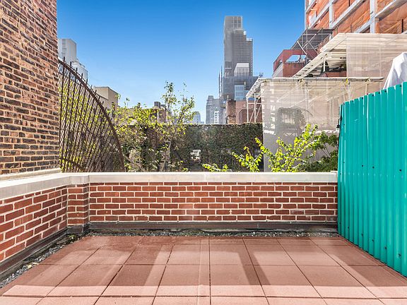 4th image of 204 E 77th St #5A