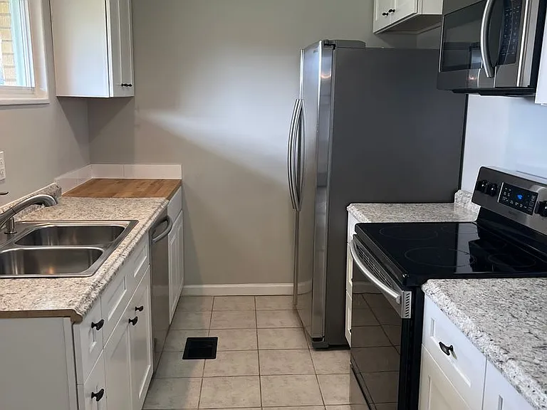 8826 Cabot Dr — Photo 4
