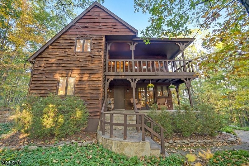1st image of 320 Mountainside Dr