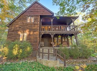 320 Mountainside Dr, Highland Lakes, NJ 07422