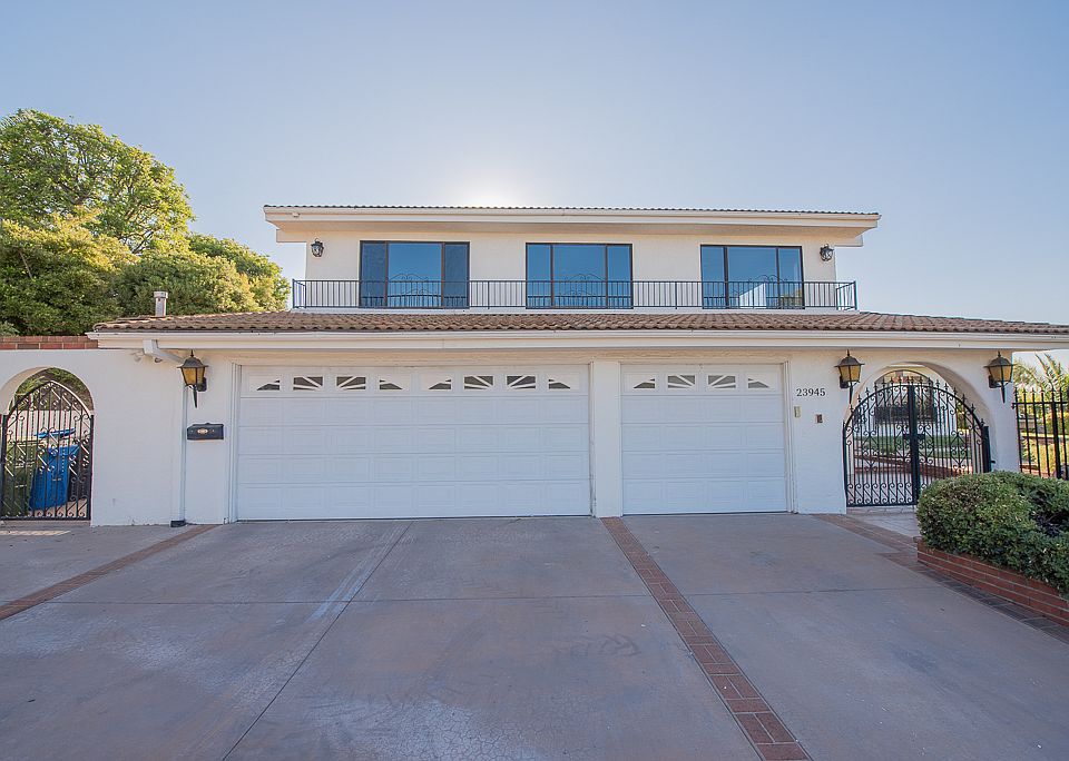 1st image of 23945 Park Belmonte